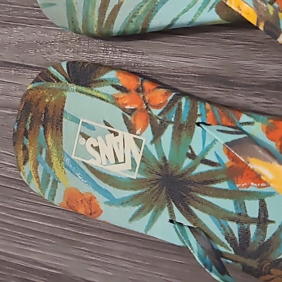 Sz 9 vans flip flops - Picture 3 of 3